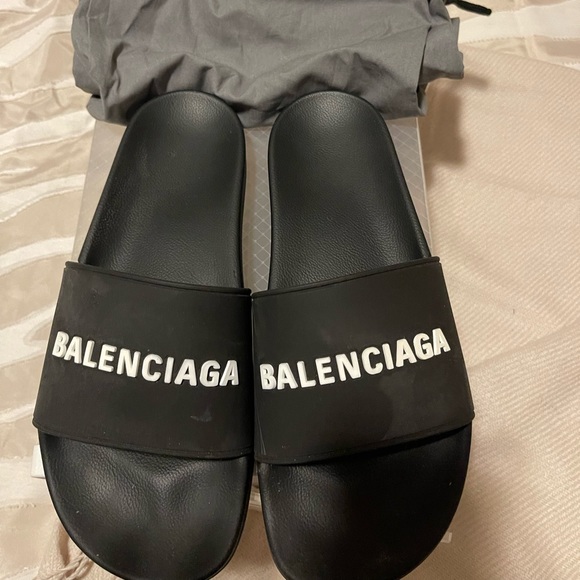 Balenciaga Pool Slides - Picture 2 of 4